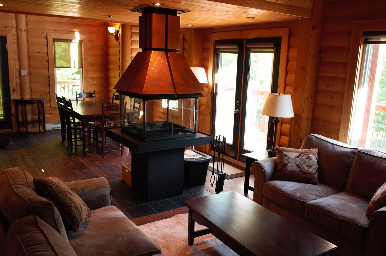 Selenia Lodge- Residences Et Chalets Dans Les Laurentides Saint-Remi-d'Amherst Exterior photo