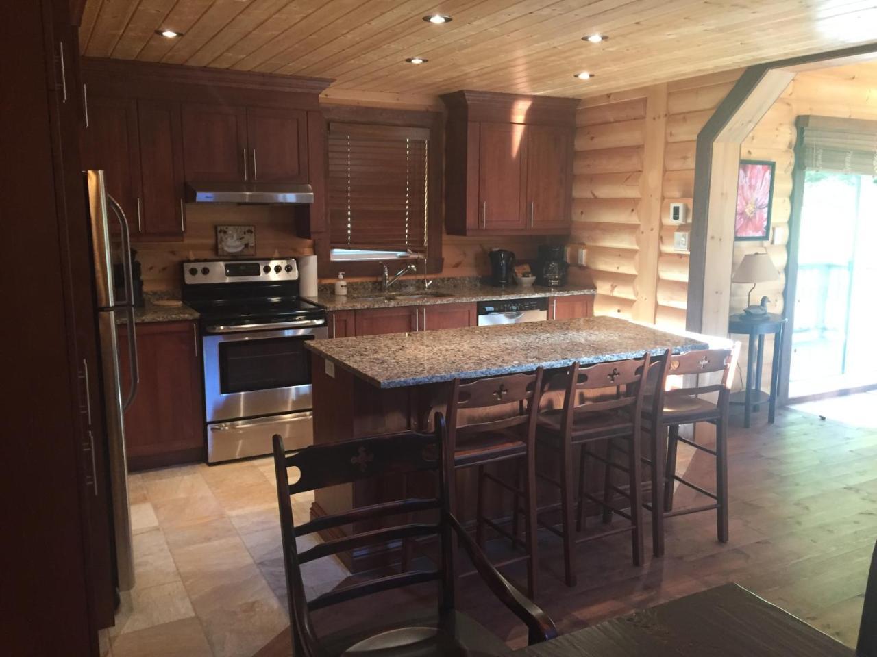 Selenia Lodge- Residences Et Chalets Dans Les Laurentides Saint-Remi-d'Amherst Exterior photo